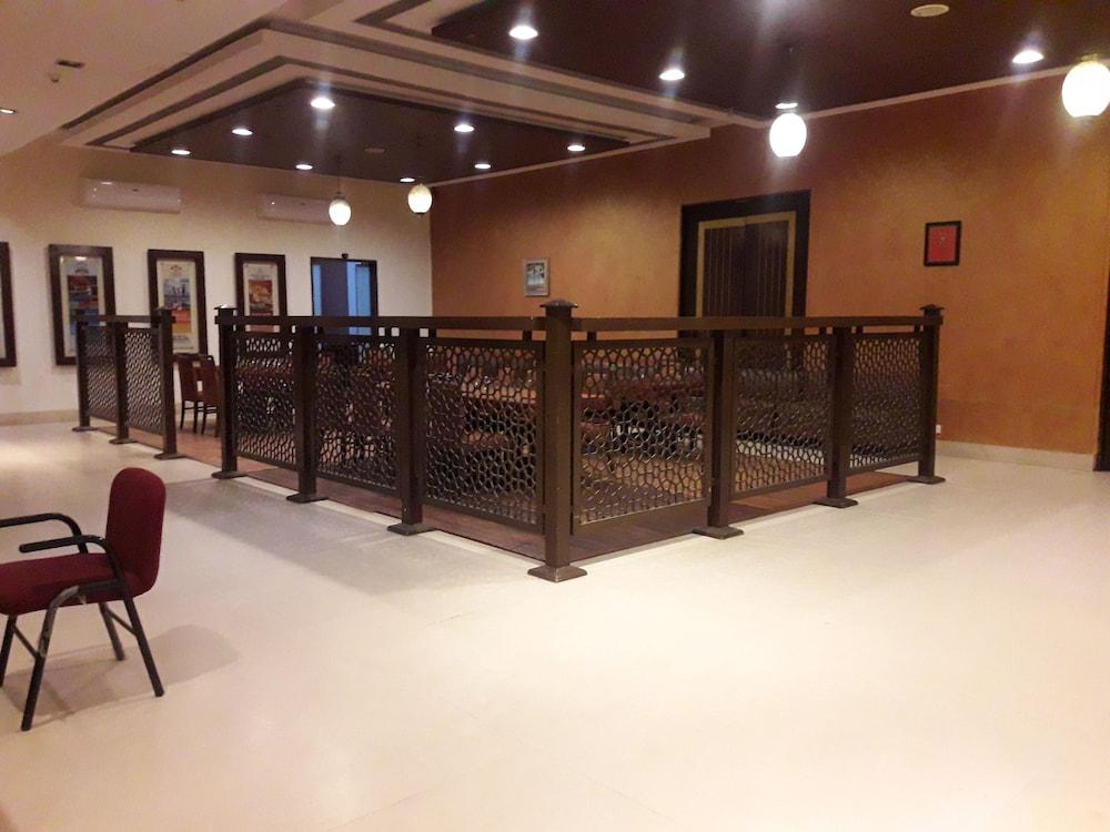 The Cambay Grand Ξενοδοχείο Αχμπανταμπάντ Εξωτερικό φωτογραφία