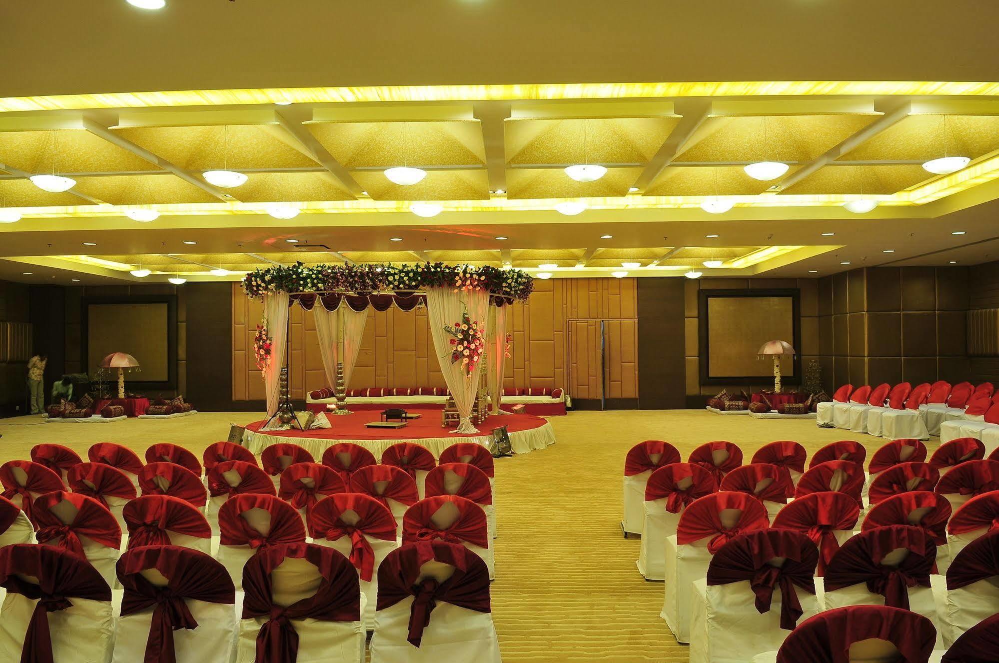 The Cambay Grand Ξενοδοχείο Αχμπανταμπάντ Εξωτερικό φωτογραφία