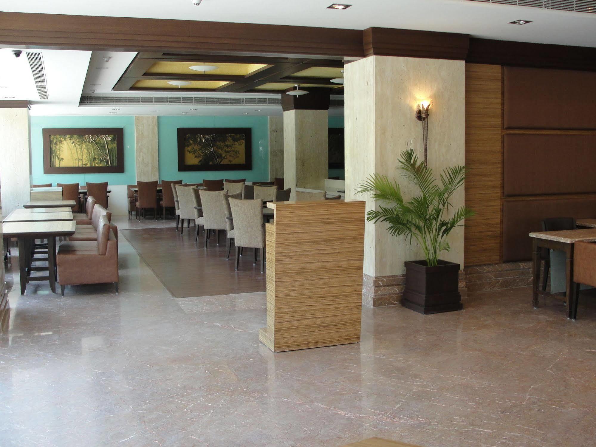 The Cambay Grand Ξενοδοχείο Αχμπανταμπάντ Εξωτερικό φωτογραφία