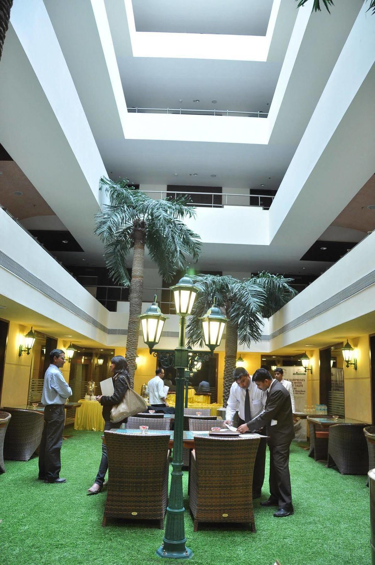 The Cambay Grand Ξενοδοχείο Αχμπανταμπάντ Εξωτερικό φωτογραφία